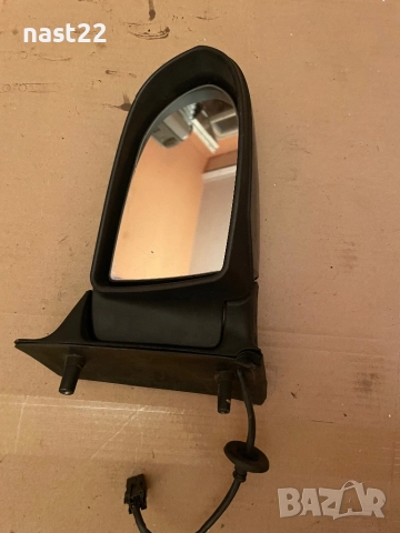 Дясно огледало за Опел Зафира-А счупени щипки на капака