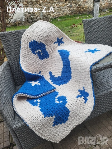 Ръчно плетено одеялце с две лица в размер 80 × 100 см, снимка 2 - Спално бельо и завивки - 53948914