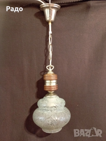 Красив полилей със стъклен абажур