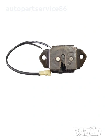 Брава на задния капак за KIA Carnival 2.9 CRDi (2002–2006)