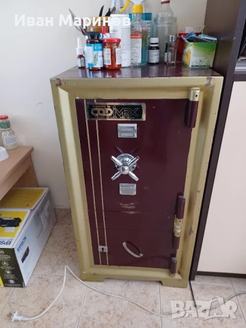 огнеупорна каса-сейф