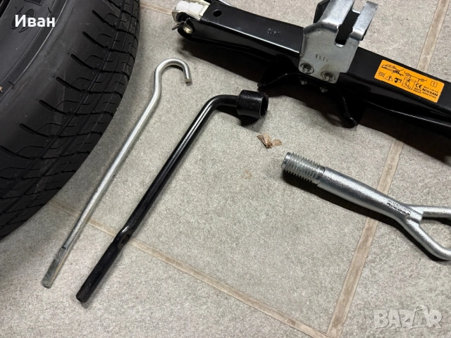 НОВ Оригинален Комплект 17" ПАТЕРИЦА/КРИК/КУКА 5×114,3 за -NISSAN- , снимка 11 - Гуми и джанти - 53819162