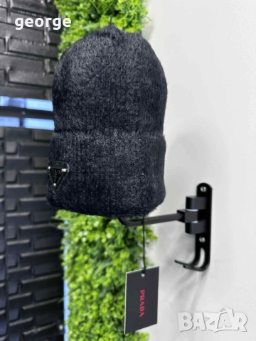 Зимна шапка Prada - нова, снимка 2 - Шапки - 52376648