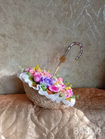 Чадърче с цветя, ръчно направено.