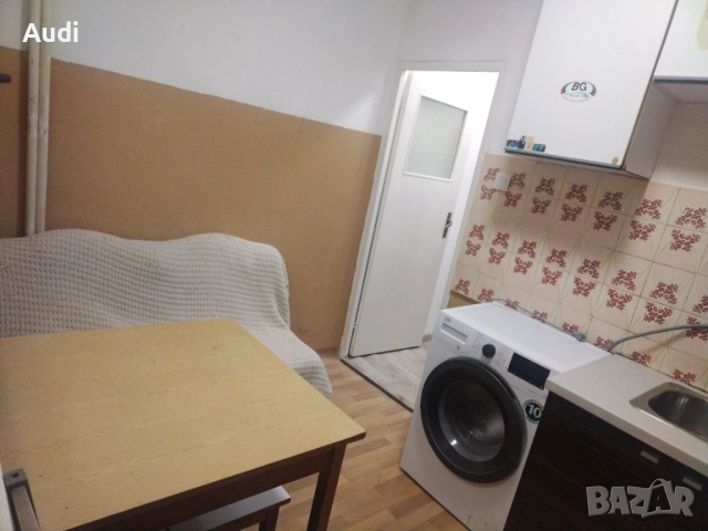 Собственик продава гарсионера в саниран блок. След освежителен ремонт.