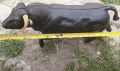 Бик телец фигура статуетка стара голяма черна пластика, рога, животно, Варна, снимка 5