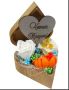 Дървена кутия сърце със сапунени цветя в оранжави, бяло и кремаво и гравирано пожелание, снимка 1 - Сувенири от дърво - 45130480