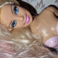 оригинална синеока кукла барби със шарена пола, снимка 4 - Кукли - 45698686