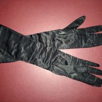 Черни сатенени  елегантни ръкавици с еластичност , снимка 5 - Ръкавици - 45629298