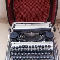 стара ръчна пишеща машина в куфар , снимка 6 - Антикварни и старинни предмети - 44993314