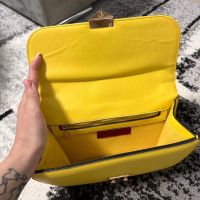 Жълта чантичка Valentino, снимка 8 - Чанти - 45439231