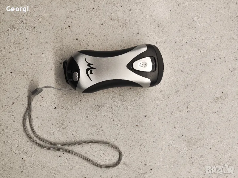 фенер с динамо. Зарядно. НОВ , снимка 1