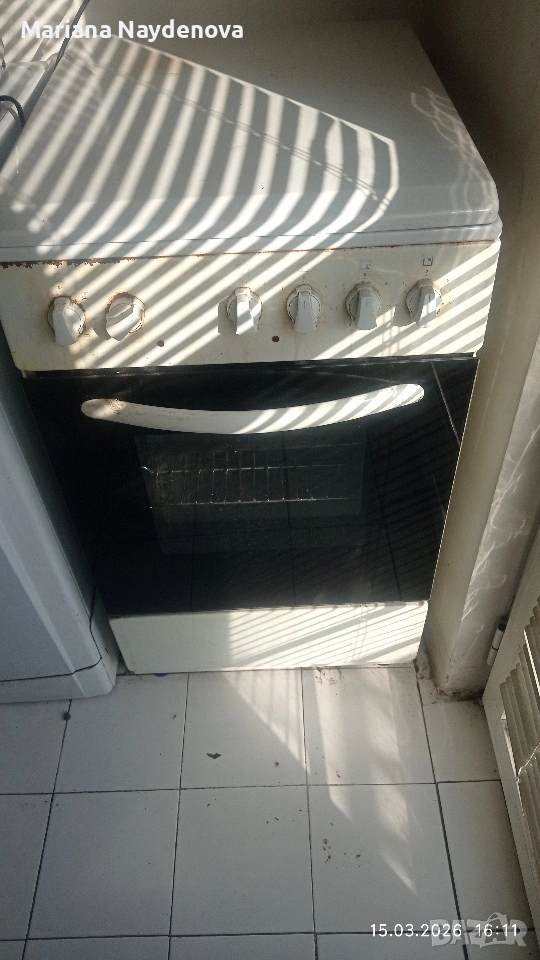 хладилник с горна камера и готварска печка , снимка 1