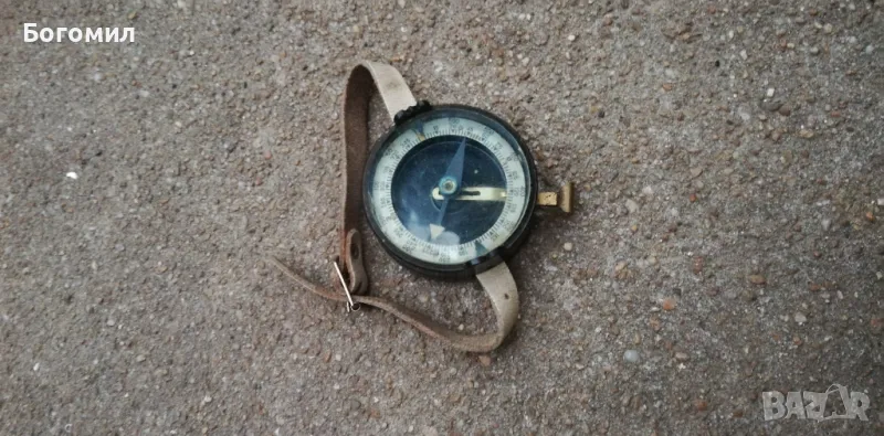 Стар военен компас от 1945година., снимка 1