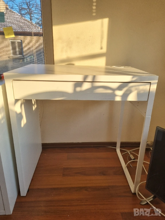 Ученическо/ компютърно бюро - IKEA MICKE, снимка 1