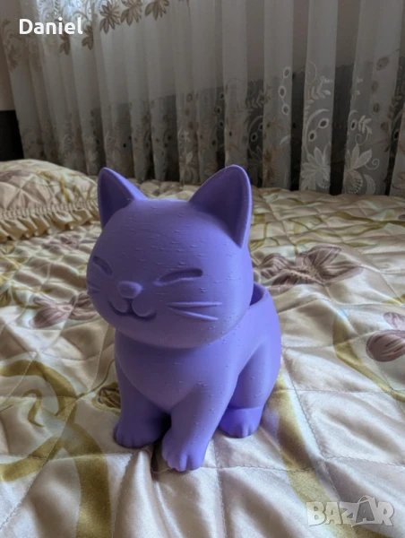 Малка лилава саксия във формата на котка , снимка 1