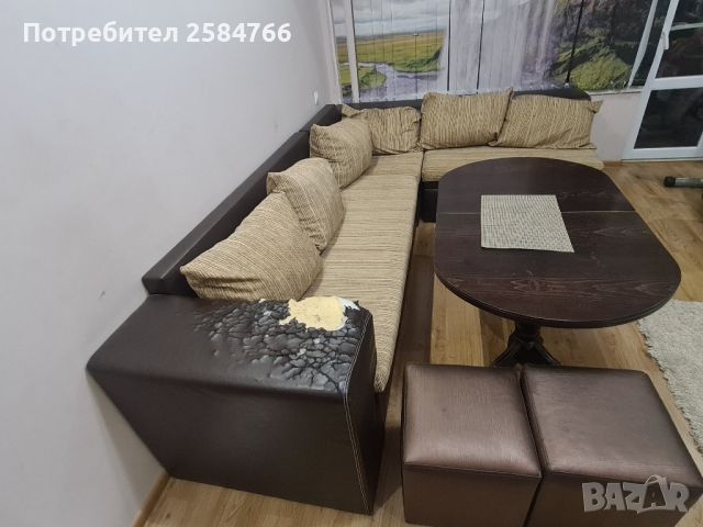 Голям диван със маса и две таборетки, снимка 5 - Дивани и мека мебел - 45288544