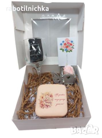 Подаръчна кутия с чаша вино, цвете и кутия за бижута или огледалце по избор, снимка 1 - Сувенири от дърво - 45712007