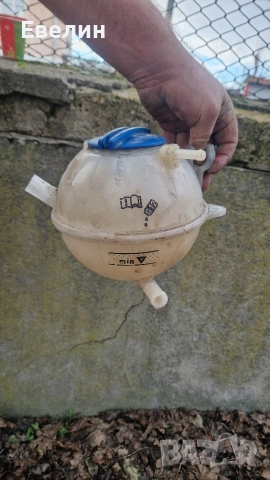 разширително казанче за охладителна течност VW Touran 2006г, снимка 2 - Части - 52956289