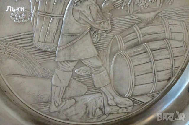 Калаена чиния Гроздобер и Винопроизводство. , снимка 2 - Антикварни и старинни предмети - 52344452