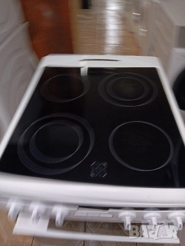 Тясна 50см свободно стояща печка с керамичен плот Gram с две години гаранция!, снимка 3 - Печки, фурни - 53461401