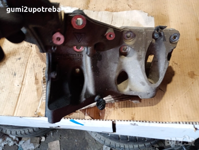 Държач Бракет Тампон Двигател 9481022135R Porsche Cayenne S 4.5 2005г 9PA, снимка 2 - Части - 52006561