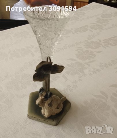 Антична немска кристална и тенекиена ваза с фигурка кученце фокстериер