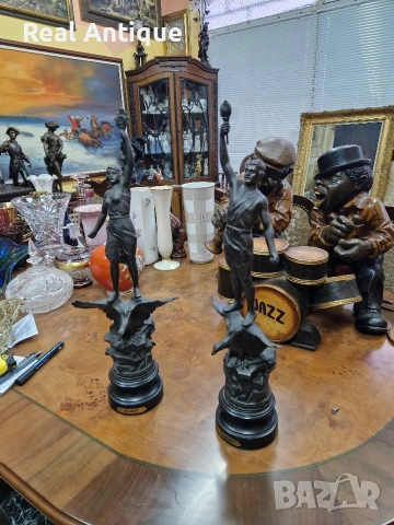 Чифт страхотни антикварни френски фигури статуетки 