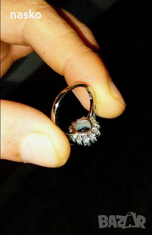 Дамски пръстен с циркони, снимка 2 - Антикварни и старинни предмети - 46410326
