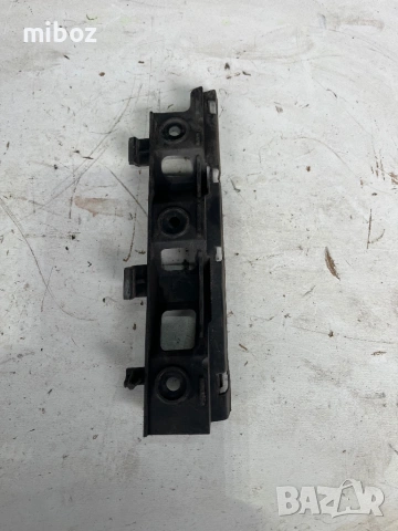 Държач предна броня ляв Фолксваген Пасат VW Passat b6