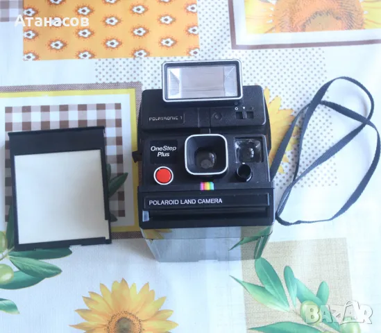 Polaroid One Step Plus + светкавица, снимка 1 - Фотоапарати - 47849762