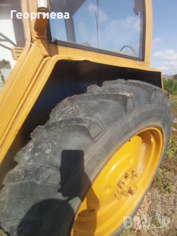 Трактор Болгар и плуг, снимка 2 - Селскостопанска техника - 53558541