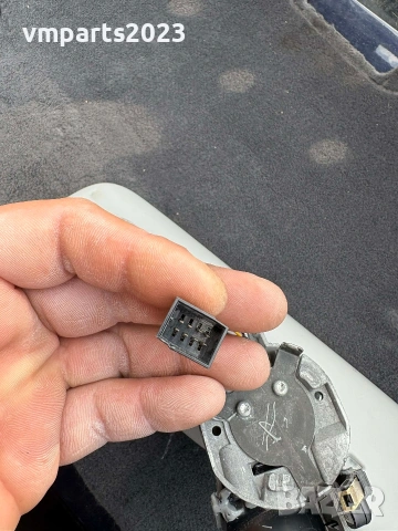 Oгледало с камера Audi A8 D4, снимка 5 - Части - 53762734