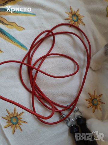 въже за скачане с червен цвят и дължина 2,4 метра, снимка 1 - Фитнес уреди - 46370060