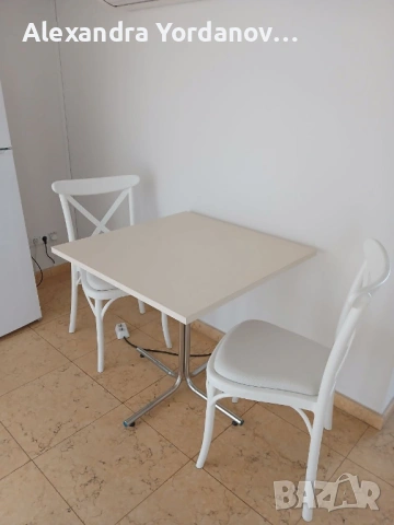 Малка трапезна маса + 2 стола, снимка 2 - Маси - 53983705