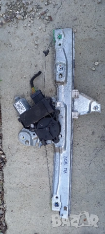 Преден ляв стъклоповдигач Peugeot 308