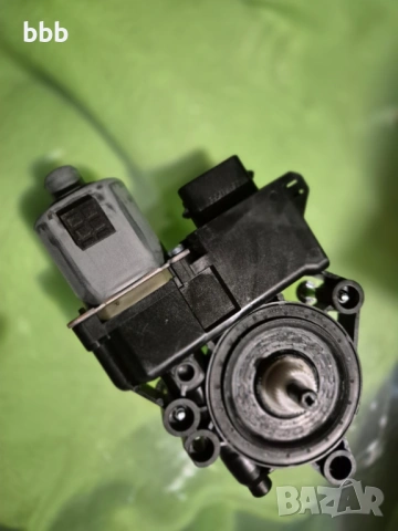 Моторче стъклоповдигач преден десен KIA CEED 2018- 82460J7010, снимка 2 - Части - 53064710