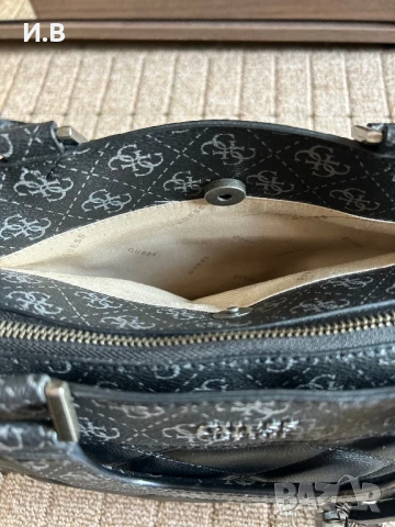 Оригинална чанта GUESS, снимка 12 - Чанти - 50847245