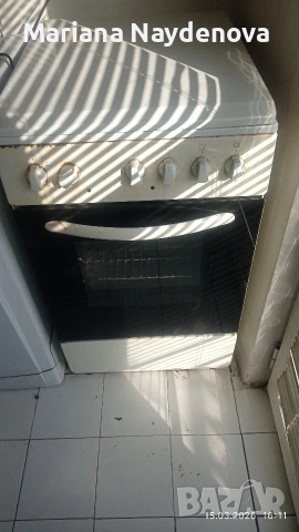 хладилник с горна камера и готварска печка 