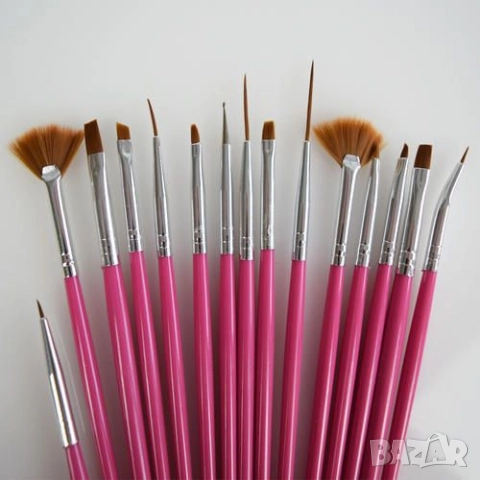 Комплект от 15 броя четки за маникюр и педикюр