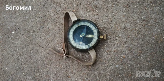 Стар военен компас от 1945година.