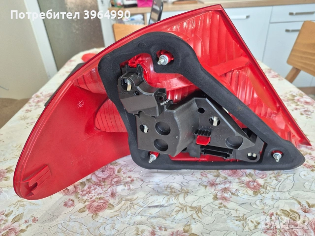 Кристален Оригинален Неразличим от нов десен стоп за Мерцедес CLK W209 ФЕЙСТЛИФТ , снимка 3 - Части - 53776538