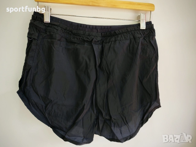 Дамски спортни къси панталонки Nike Air Tempo Shorts, снимка 3 - Къси панталони и бермуди - 53875799