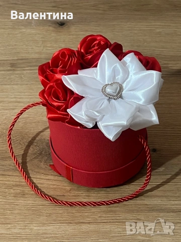 Кутия със 6 сатенени рози! , снимка 2 - Други услуги - 54007513