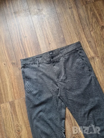 Страхотен мъжки панталон HUGO BOSS размер 34 / 32 , снимка 3 - Панталони - 51211257