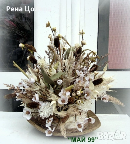 Сухи и изкуствени цветя на кръг от бреза