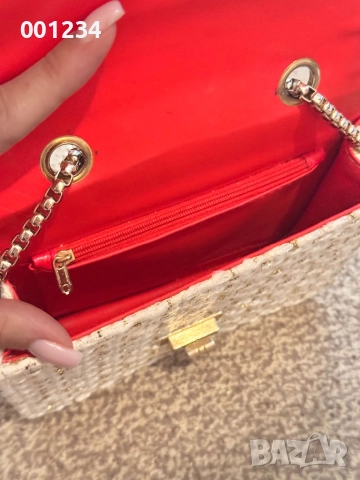 Бяла чанта букле, снимка 2 - Чанти - 51463623