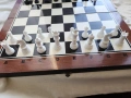 шах - голям к-т фигури+пулове/зарове, малък пирографиран 17х17 см , снимка 2