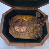 Компас със слънчев часовник от масивен бронз в дървена кутия, снимка 5 - Подаръци за мъже - 45080461