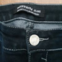 Дамски дънки нови размер 29 с тигели на джобовете, снимка 2 - Дънки - 45808037